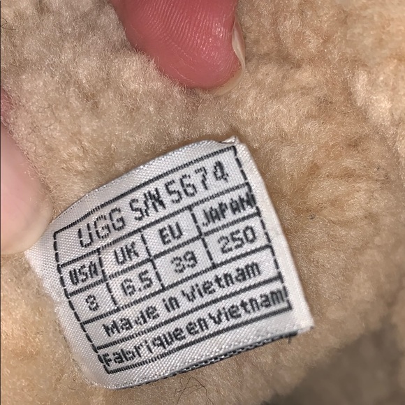 Ugg Women’s Leather & Sheepskin Boots EUC - Picture 6 of 7